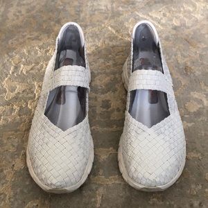 Stretch weave by sketchers, natural sneakers size 8